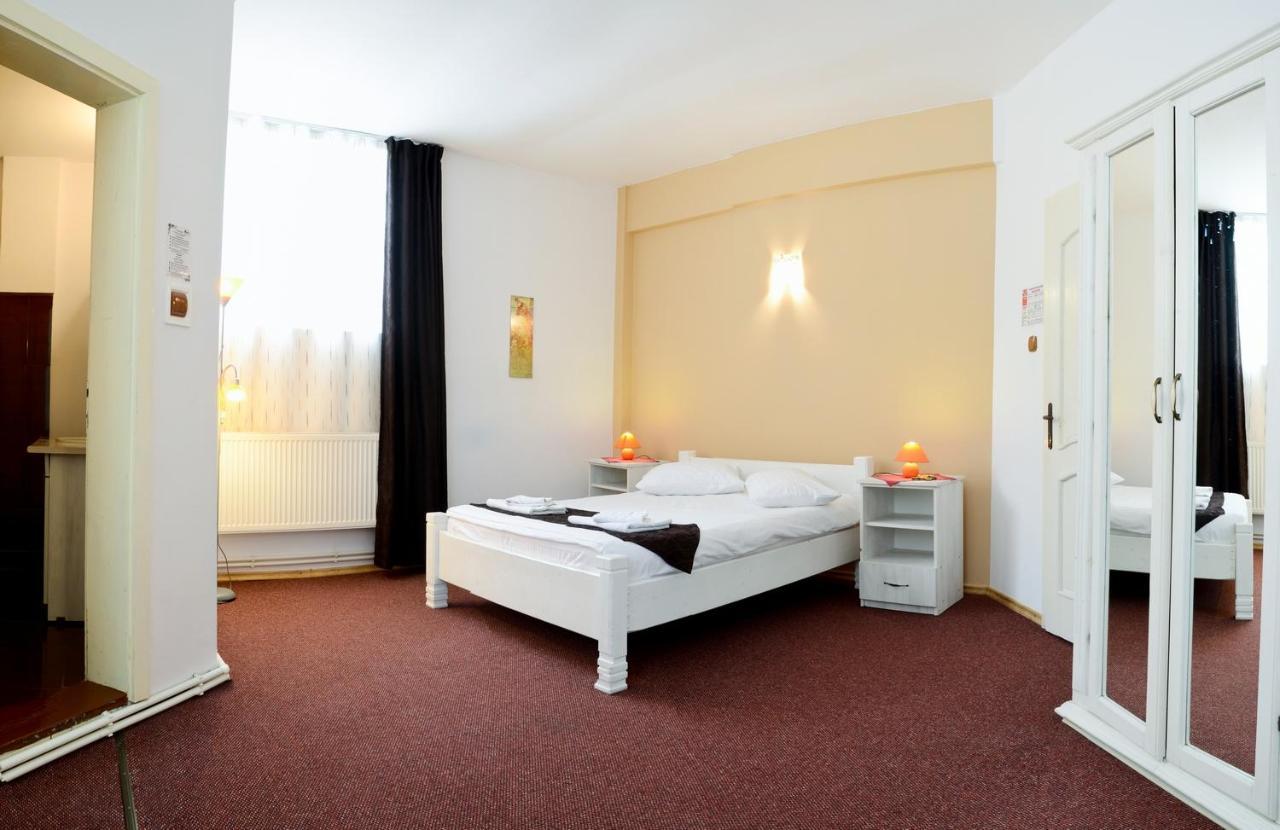 Pensiunea Happy Inn Vatra Dornei Bagian luar foto